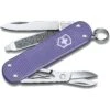 Victorinox Classic SD Alox Zakmes Electric Lavender -Veel Plezier Buitenshuis 108535 730 01