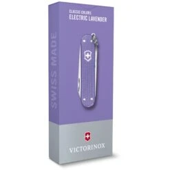 Victorinox Classic SD Alox Zakmes Electric Lavender -Veel Plezier Buitenshuis 108535 730 04