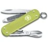 Victorinox Classic SD Alox Zakmes Lime Twist 2 Victorinox Classic SD Alox Zakmes Lime Twist -Veel Plezier Buitenshuis 108536 300 01