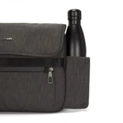 PacSafe Metrosafe X Messenger Anti Diefstal Schoudertascarbon 11 PacSafe Metrosafe X Messenger Anti Diefstal Schoudertascarbon -Veel Plezier Buitenshuis 113859 000 05