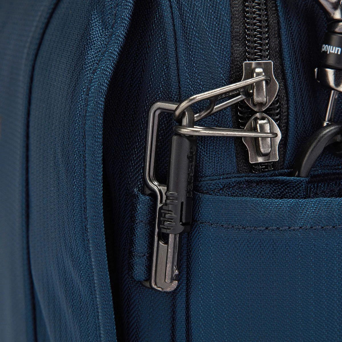 PacSafe Metrosafe LS200 Crossbody Econyl Schoudertas Ocean 4 PacSafe Metrosafe LS200 Crossbody Econyl Schoudertas Ocean - Afbeelding 2