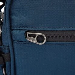 PacSafe Metrosafe LS200 Crossbody Econyl Schoudertas Ocean 12 PacSafe Metrosafe LS200 Crossbody Econyl Schoudertas Ocean -Veel Plezier Buitenshuis 113864 000 03