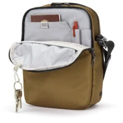 PacSafe Metrosafe X Vertical Schoudertas Tan -Veel Plezier Buitenshuis 113878 000 05