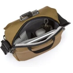 PacSafe Metrosafe X Compact Schoudertas Tan -Veel Plezier Buitenshuis 113880 000 03