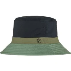 FJÄLLRÄVEN Fjällräven Reversible Bucket Hoed Patina Green -Veel Plezier Buitenshuis 142868 300 02