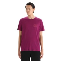 Icebreaker Tech Lite II Mountain Sunset Shirt Heren Go Berry -Veel Plezier Buitenshuis 150205 730 03